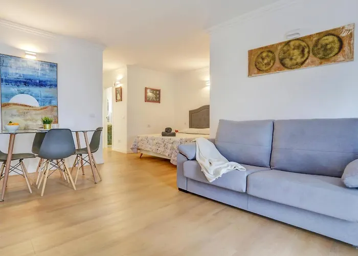 Studio, Pools, Terrace, Air Con, Fiber *