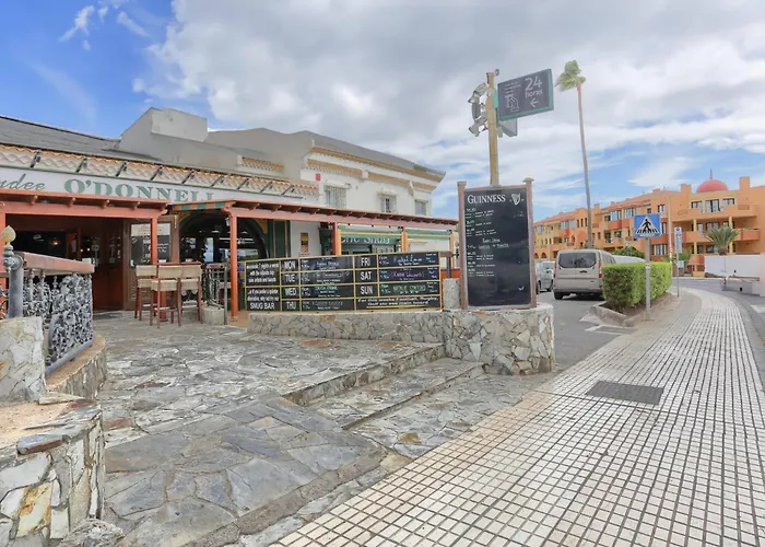 Studio, Pools, Terrace, Air Con, Fiber *